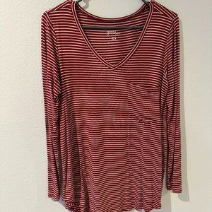 V neck long sleeve shirt